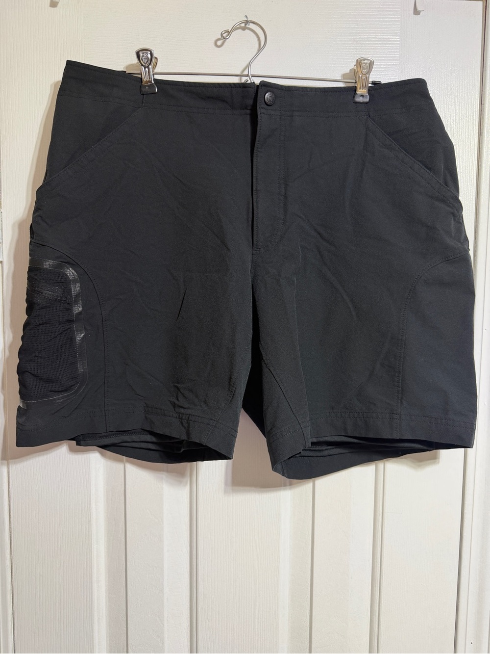 L.L. Bean men’s black padded cycling biking  double layer shorts size Large